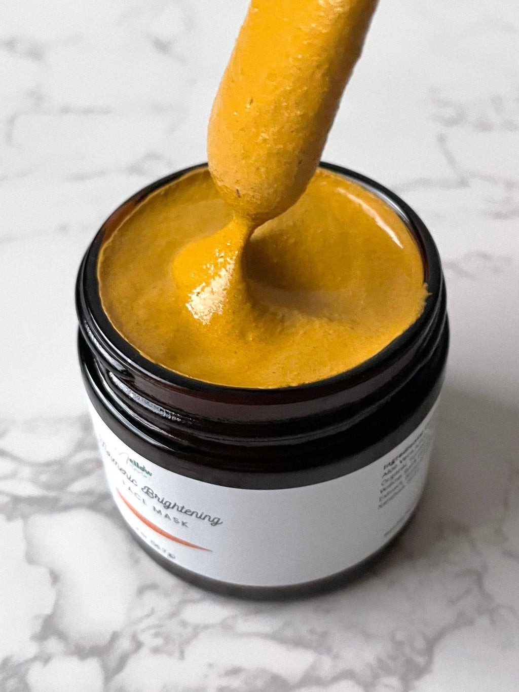 Mascarilla facial iluminadora con cúrcuma y miel de manuka
